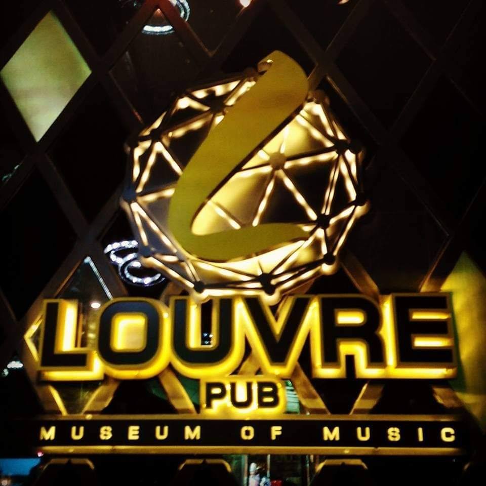 ป้ายนีออน LOUVRE PUB Museum of Music